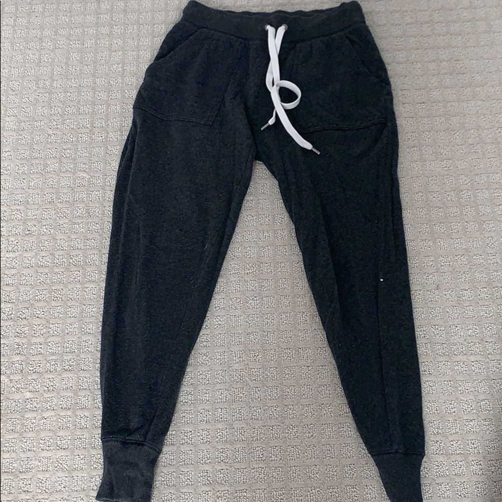 grey aerie sweatpants